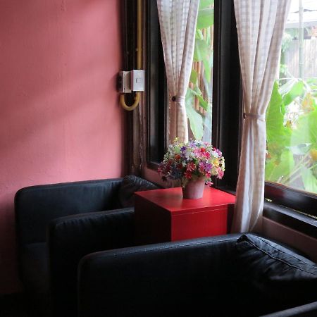 Non House Bangkok บ้านนอนโฮสเทล Екстер'єр фото
