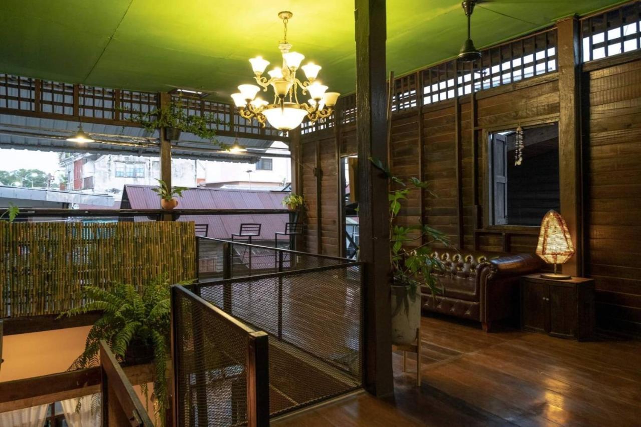 Non House Bangkok บ้านนอนโฮสเทล Екстер'єр фото