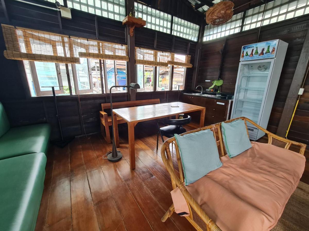 Non House Bangkok บ้านนอนโฮสเทล Екстер'єр фото