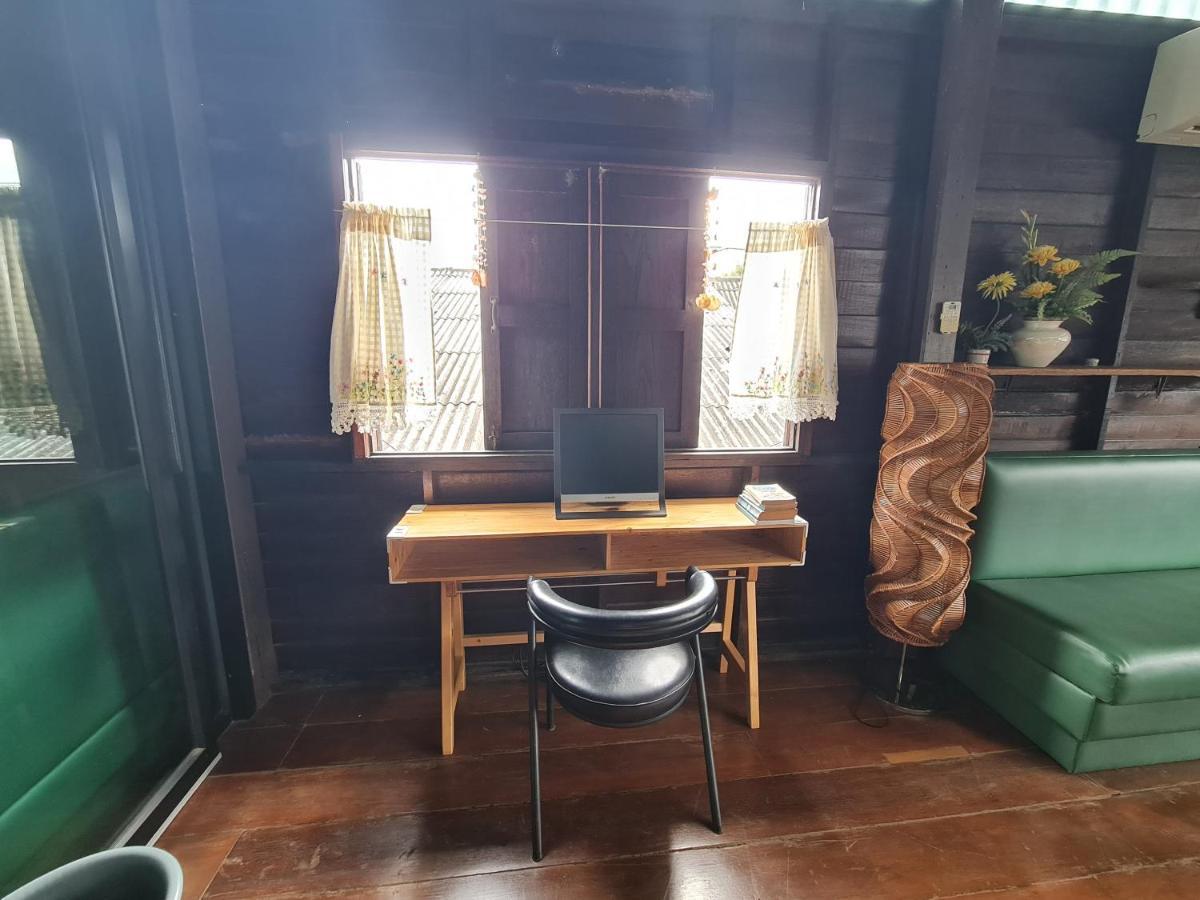 Non House Bangkok บ้านนอนโฮสเทล Екстер'єр фото