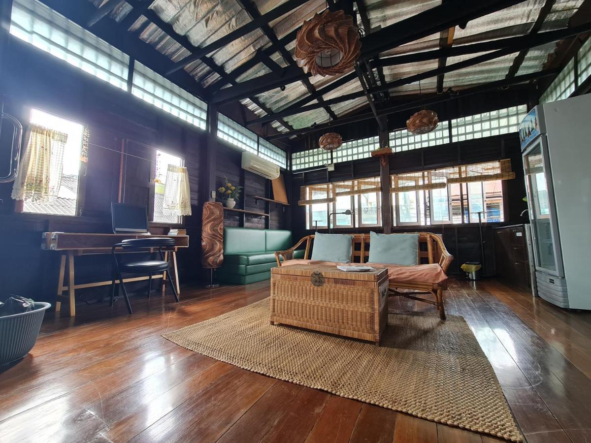 Non House Bangkok บ้านนอนโฮสเทล Екстер'єр фото