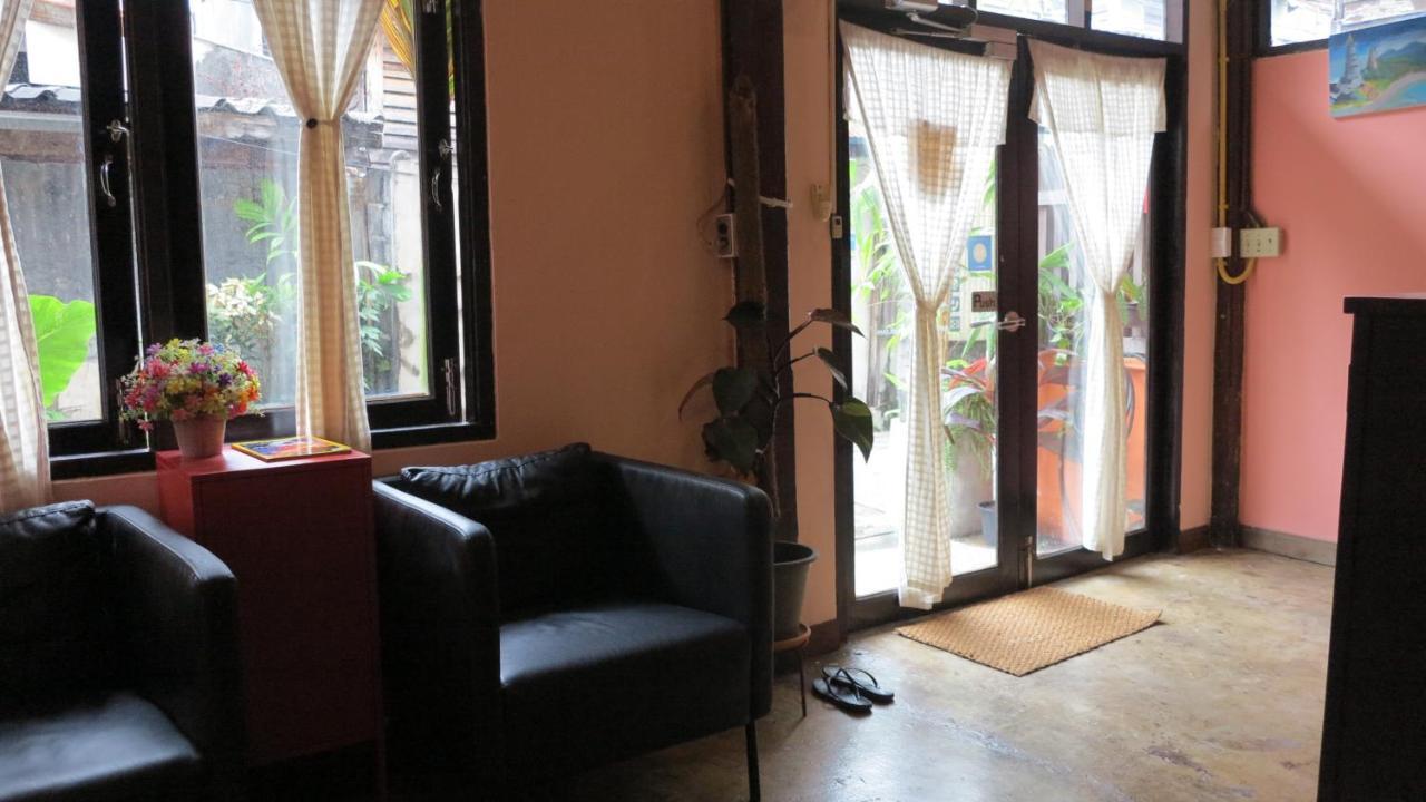 Non House Bangkok บ้านนอนโฮสเทล Екстер'єр фото
