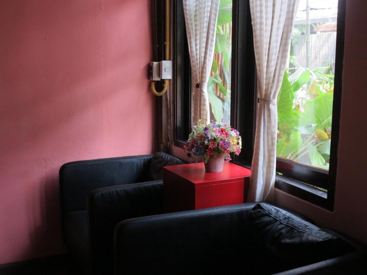 Non House Bangkok บ้านนอนโฮสเทล Екстер'єр фото