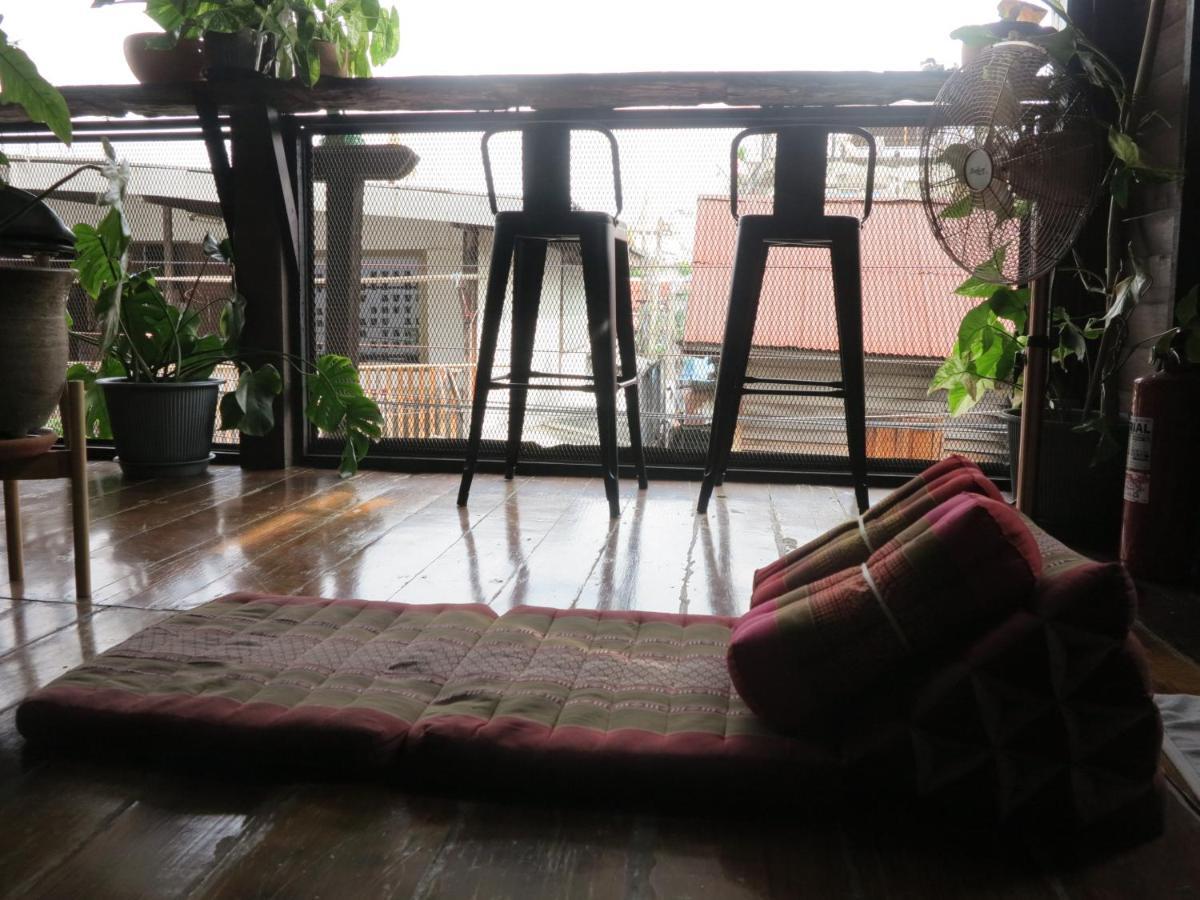 Non House Bangkok บ้านนอนโฮสเทล Екстер'єр фото