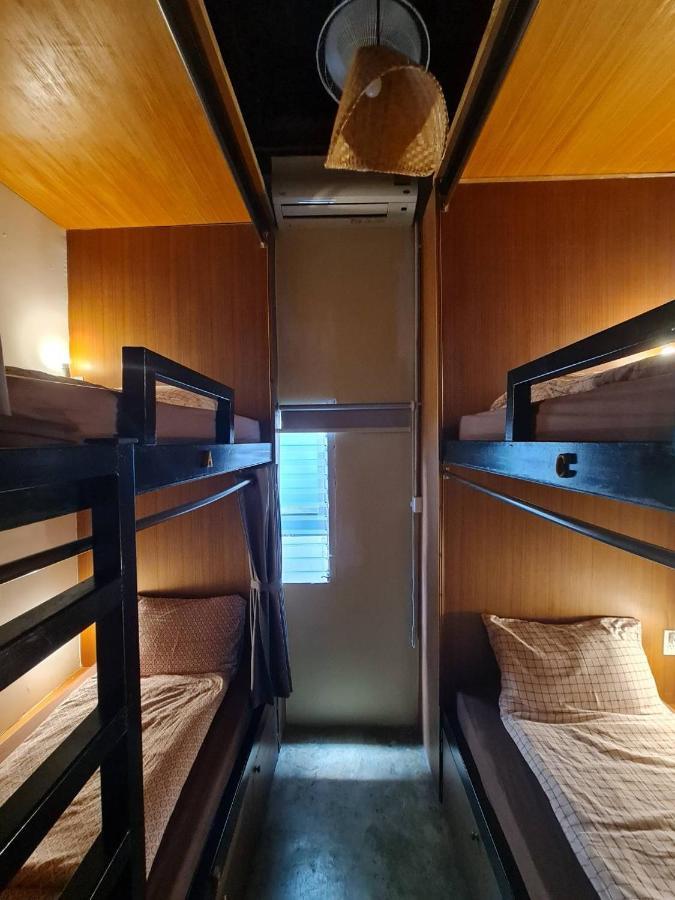Non House Bangkok บ้านนอนโฮสเทล Екстер'єр фото